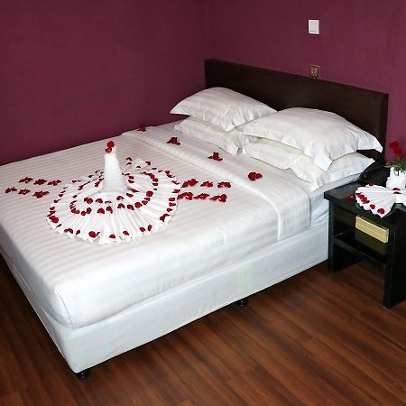 Beauty Land Hotel Янгон Экстерьер фото
