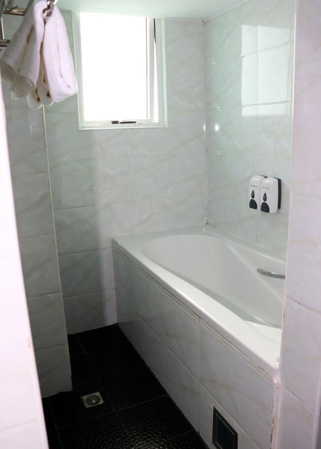 Beauty Land Hotel Янгон Экстерьер фото